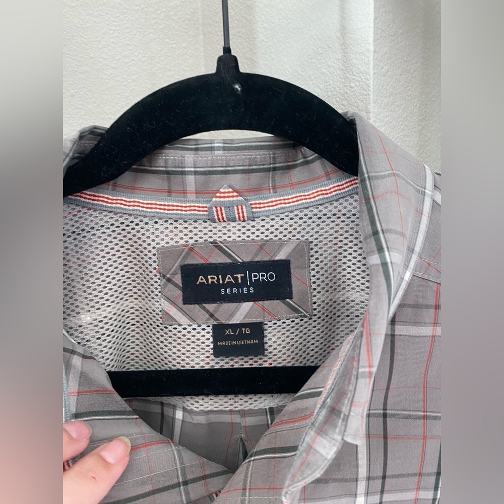 NWOT - Ariat - Pro Series - Casual Button Down Shirt with Classic Plaid Design - Picture 3 of 6